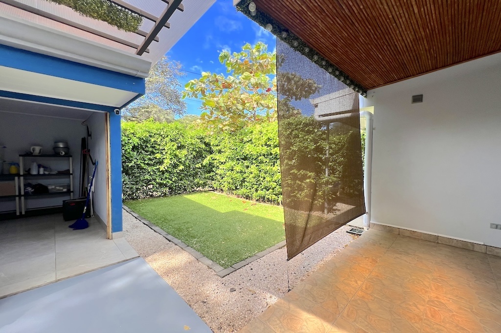 blue-house-pinilla-real-estate-opportunity