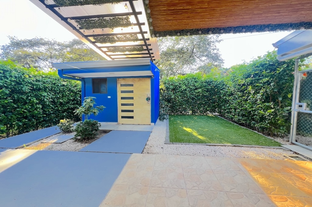 blue-house-pinilla-real-estate-opportunity