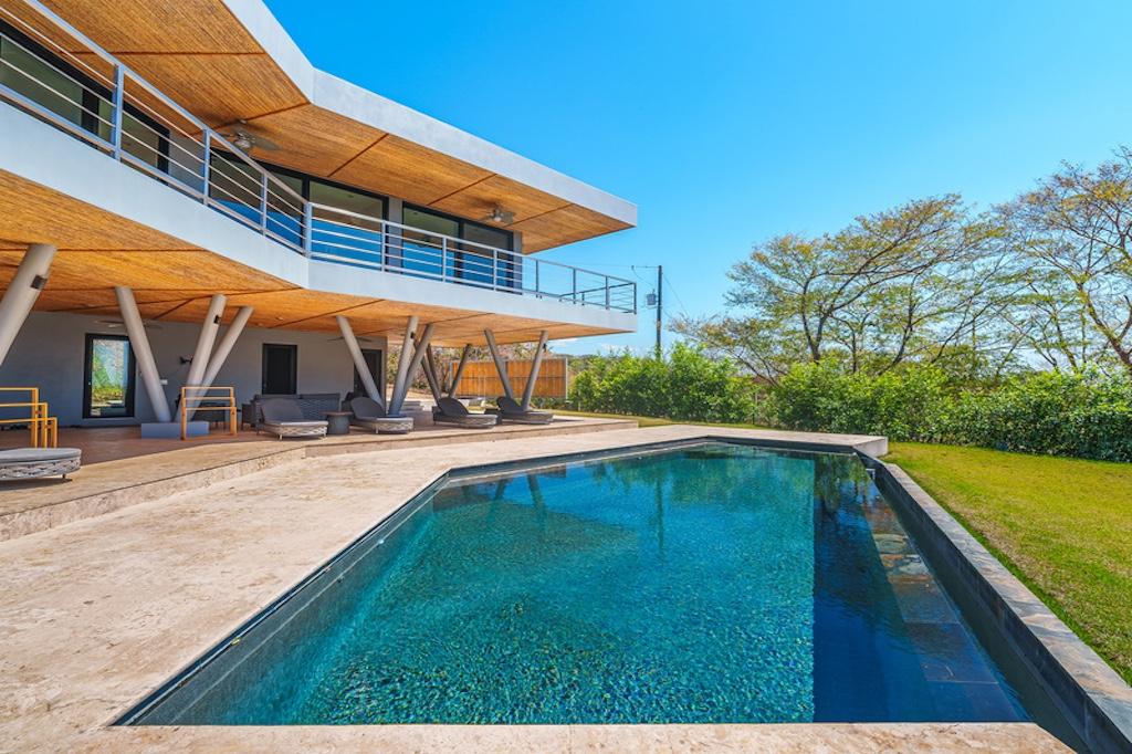 casa-mariposa-playa-negra-ocean-views-residence